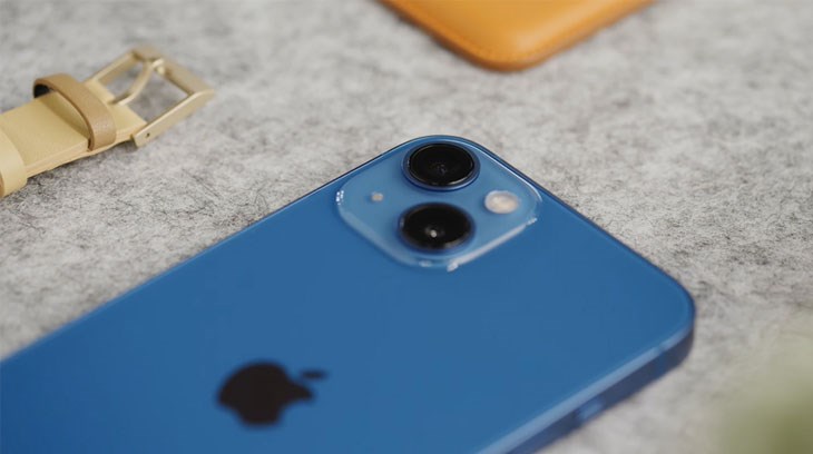 iPhone 13 512GB có dung lượng pin 3240 mAh đáp ứng tốt nhu cầu sử dụng trong ngày iPhone 13 512GB có dung lượng pin 3240 mAh đáp ứng tốt nhu cầu sử dụng trong ngày