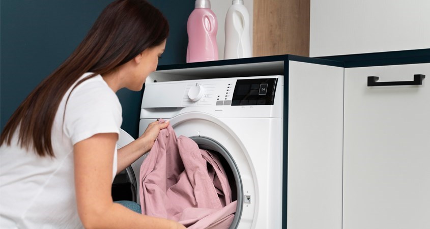 Cách xả quần áo thơm lâu bằng máy giặt