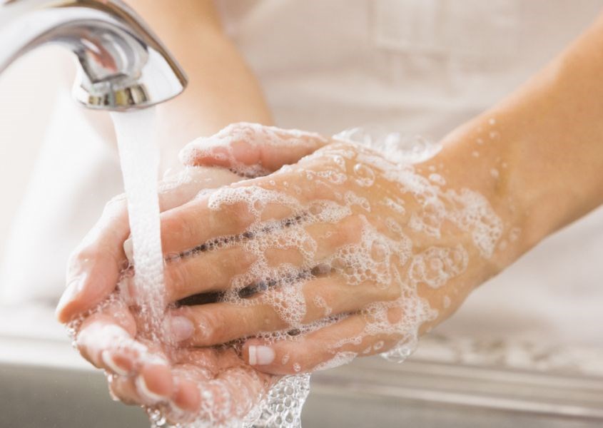 Rửa tay trước khi chế biến các loại thực phẩm