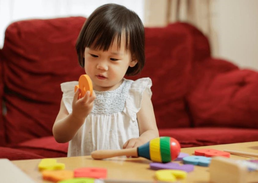 Những hoạt động chơi tự lập ở trẻ. Nguồn từ vcdn