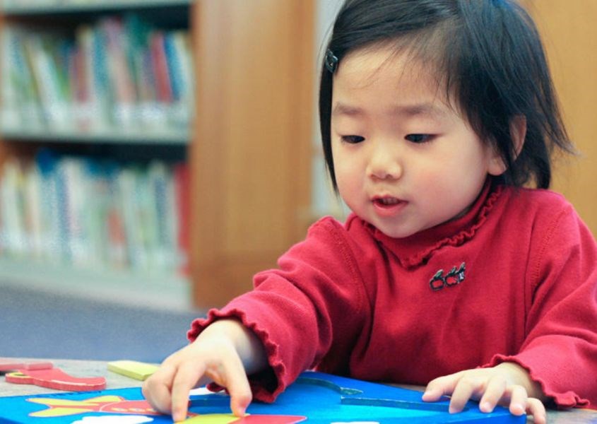 Trò chơi xếp hình rất phù hợp với trẻ sơ sinh từ 6 đến 12 tháng tuổi.