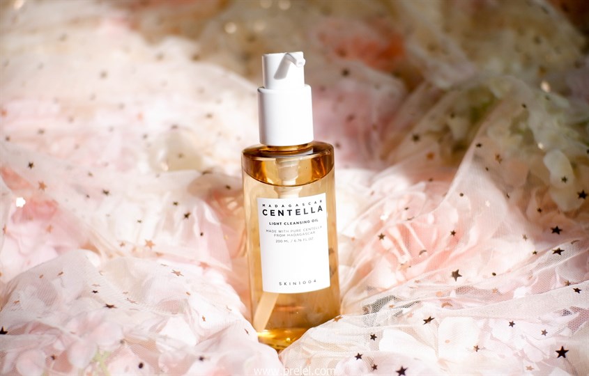Dầu tẩy trang chiết xuất Rau Má Skin1004 Madagascar Centella Light Cleansing Oil 200 ml