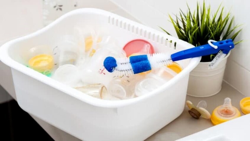 Vệ sinh sạch sẽ dụng cụ pha sữa