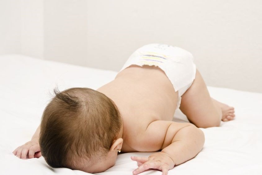 Nguyên nhân trẻ bị ngã đập đầu xuống đất