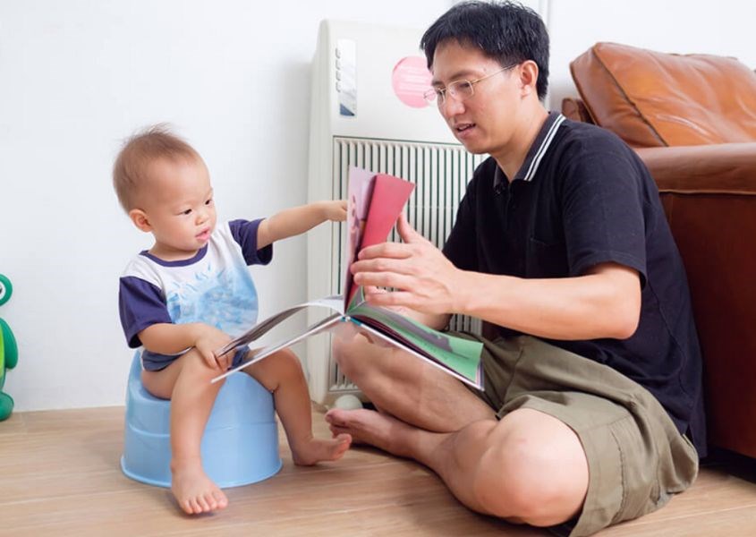 Luyện tập cho trẻ ngồi bô là một quá trình vì thế cha mẹ cần kiên nhẫn. Nguồn từ cftassets Luyện tập cho trẻ ngồi bô là một quá trình vì thế cha mẹ cần kiên nhẫn. Nguồn từ cftassets