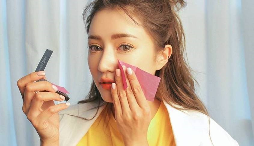 Sử dụng giấ thấm dầu Sử dụng giấy thấm dầu