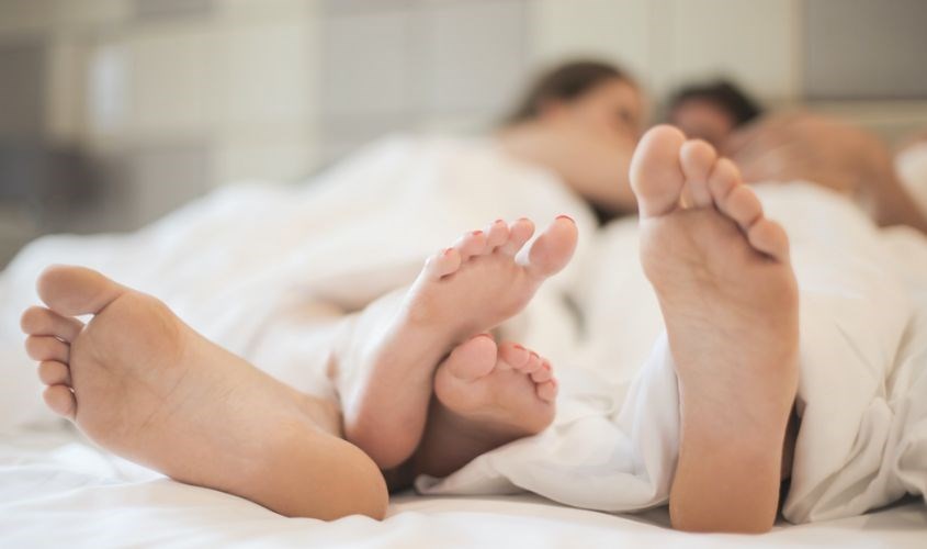 Giao hợp với tần suất đều đặn trong cả tháng có thể giúp tăng tỷ lệ thụ thai.Nguồn ảnh: Pexels