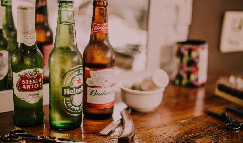 Hạn chế đồ uống chứa cồn là lựa chọn an toàn nhất trong suốt thời kỳ cho con bú. Nguồn ảnh: pexels Hạn chế đồ uống chứa cồn là lựa chọn an toàn trong suốt thời kỳ cho con bú. Ảnh: Pexels