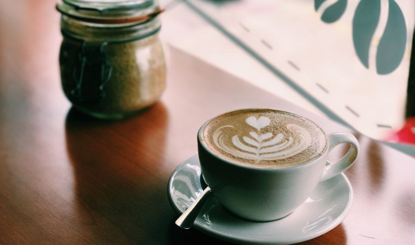 Hấp thụ quá nhiều cafein sẽ gây mất sữa đối với phụ nữ đang trong thời kỳ cho con bú. Nguồn ảnh: pexels Hấp thụ quá nhiều cafein sẽ gây mất sữa. Ảnh: Pexels