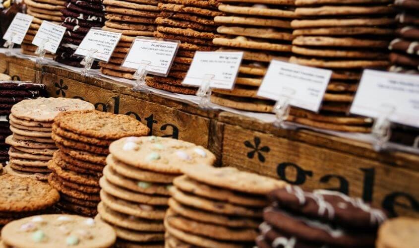 Các đồ ăn chế biến sẵn thường chứa nhiều calo, chất béo không tốt, nhiều đường. Nguồn ảnh: Pexels Các đồ ăn chế biến sẵn thường chứa nhiều calo, chất béo không tốt. Ảnh: Pexels