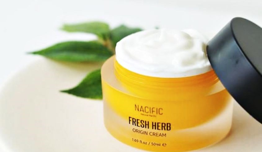 Kem dưỡng sáng và làm dịu da chiết xuất Hoa Cúc Nacific Fresh Herb Origin 50 ml