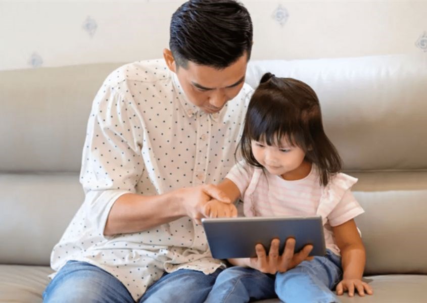 Dạy trẻ kỹ năng ứng phó khi đi lạc bằng video. Nguồn từ i0.wp