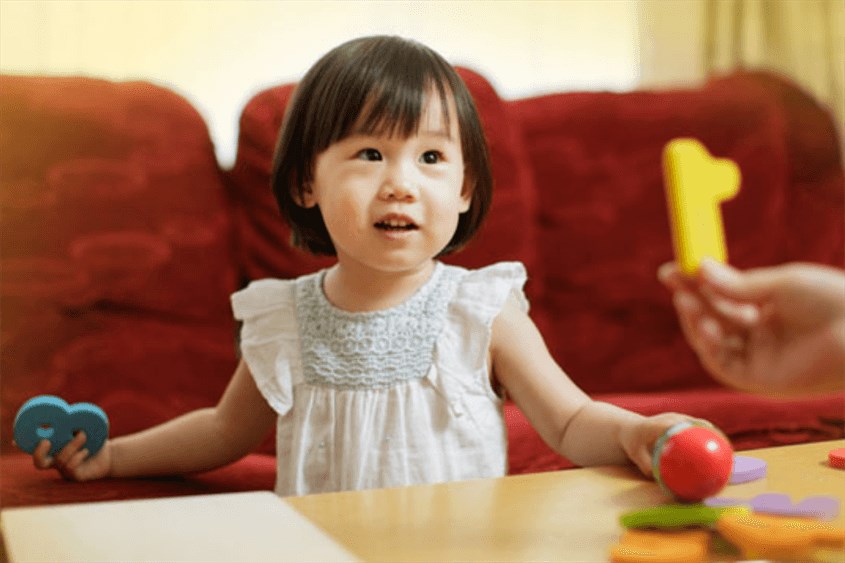 Chất béo trong sữa chua giúp trẻ phát triển não bộ. Nguồn từ smartparent