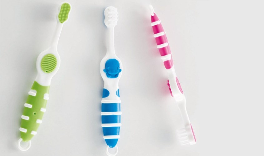 Bàn chải KuKu KU1127 lông siêu mềm - Màu ngẫu nhiên (từ 1 - 3 tuổi)