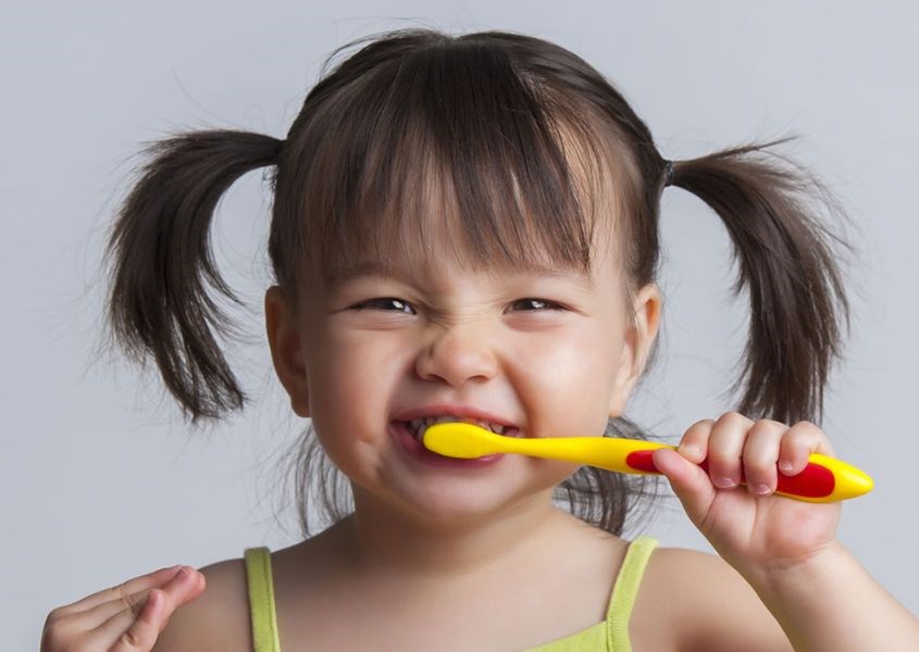 Chăm sóc răng miệng cho trẻ ngay từ sớm có những lợi ích gì?