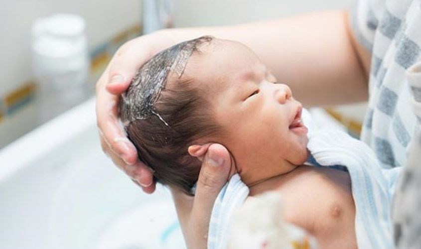 Hướng dẫn cách sử dụng sữa tắm cho bé