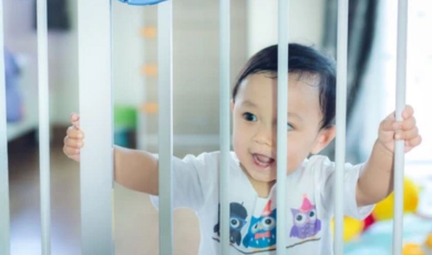 Cổng an toàn sẽ giúp bảo vệ trẻ trước những nguy hiểm. Nguồn từ shutterstock Cổng an toàn sẽ giúp bảo vệ trẻ trước những nguy hiểm. Nguồn từ shutterstock