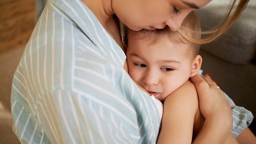 Trẻ cần đến sự giúp đỡ của bạn trong những lúc thấy khó khăn. Nguồn: Freepik