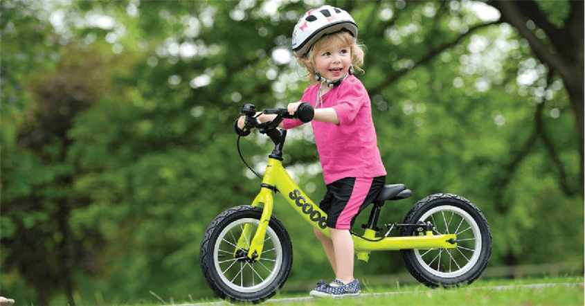 Tập luyện đi xe chòi chân sẽ mang lại nền tảng vững chắc cho bé học xe đạp sau này