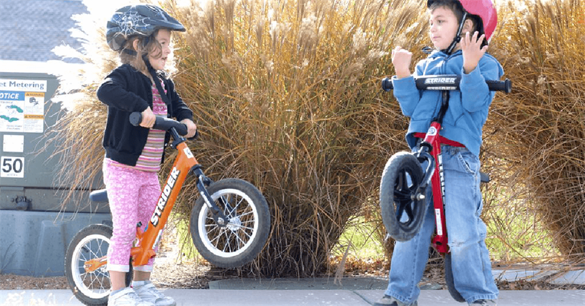 Nên chọn xe có chất liệu làm từ khung kim loại nhẹ cho trẻ