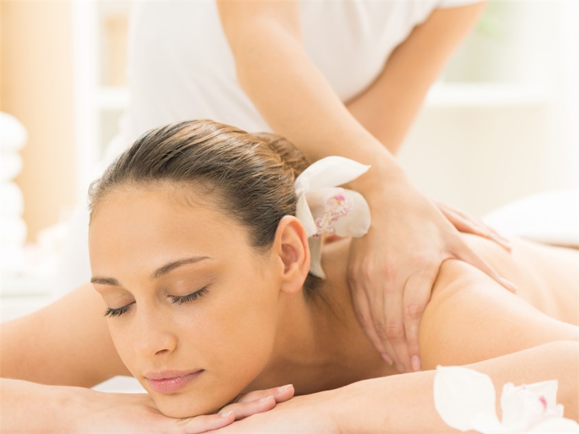 Người phụ nữ đang đi mát-xa ở Spa. Nguồn ảnh: Canva Người phụ nữ đang đi mát-xa ở Spa. Nguồn ảnh: Canva