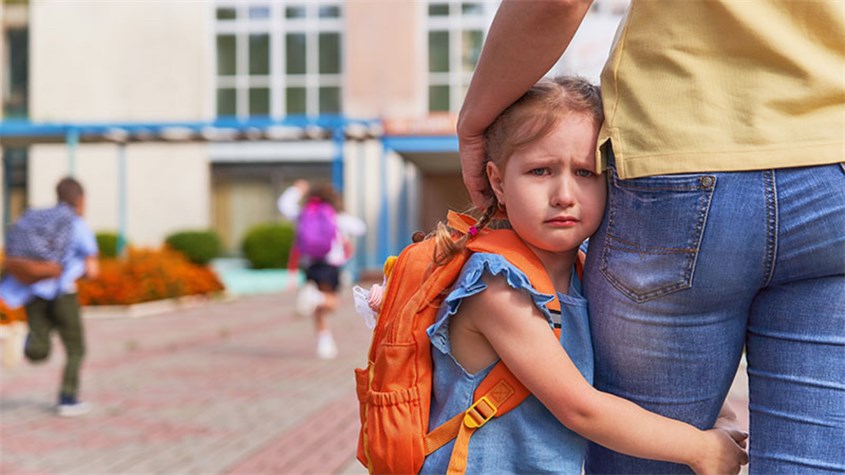 Mỗi em bé sẽ có một khoảng thời gian để vượt qua sự khủng hoảng xa cách khác nhau. Nguồn ảnh: Biltmore Counseling. Mỗi em bé sẽ có một khoảng thời gian để vượt qua sự khủng hoảng xa cách khác nhau. Nguồn ảnh: Biltmore Counseling.
