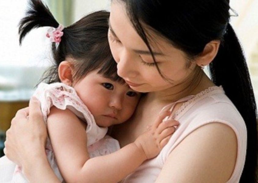 Cha mẹ nên đưa trẻ đến bệnh viện để kiểm tra chứng tự kỷ khi chúng được 18 tháng và 24 tháng tuổi.