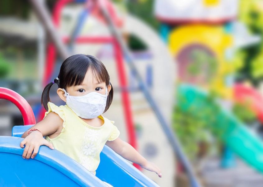 Để đảm bảo an toàn sân chơi cho trẻ, cha mẹ cần làm những gì? Nguồn từ shopify Để đảm bảo an toàn sân chơi cho trẻ, cha mẹ cần làm những gì? Nguồn từ shopify