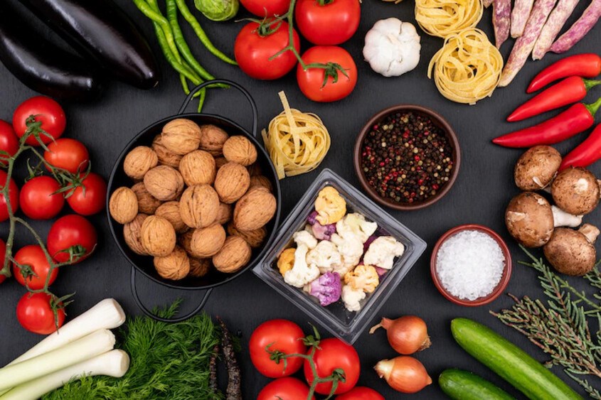 Bột ngọt có trong tự nhiên như ở cà chua, óc chó, nấm,... Ảnh: freepik Bột ngọt có trong tự nhiên như ở cà chua, óc chó, nấm,... Ảnh: freepik