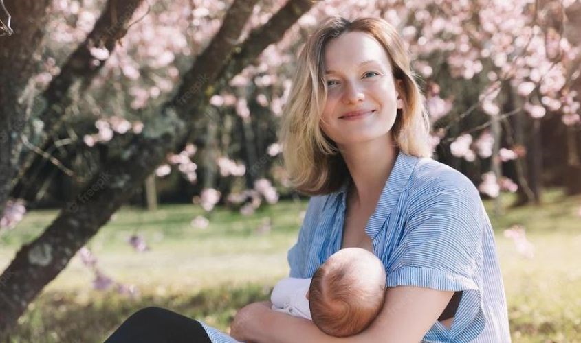 Mẹ nên vận động nhẹ nhàng sau sinh. Nguồn ảnh: freepik