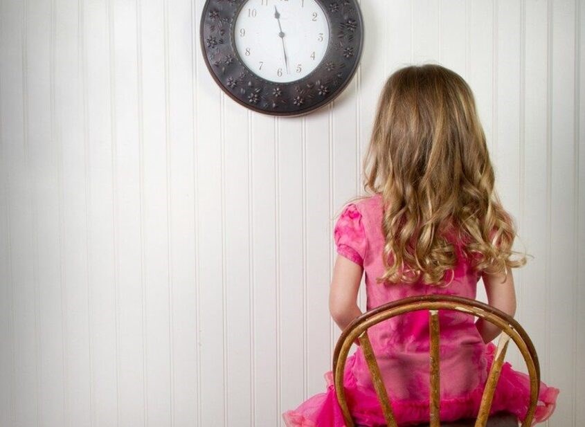 Hình phạt time out, cho trẻ vào góc suy nghĩ