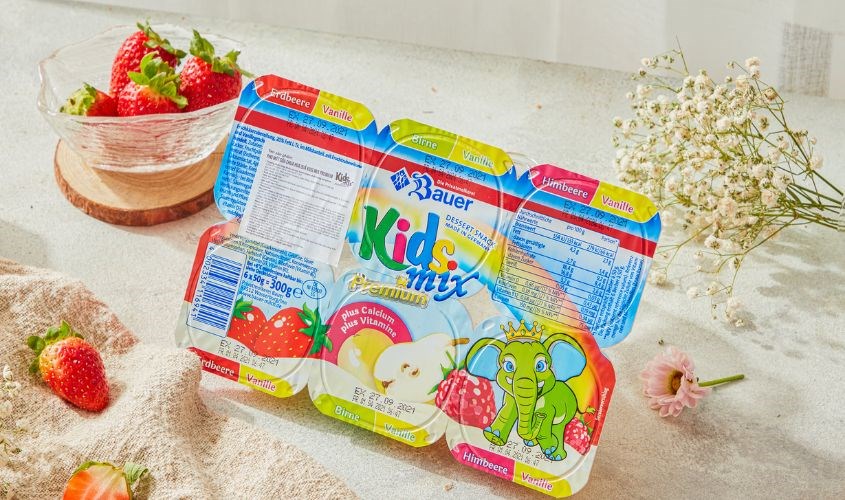 Sữa chua Kidsmix có chứa đa dạng các loại trái cây 