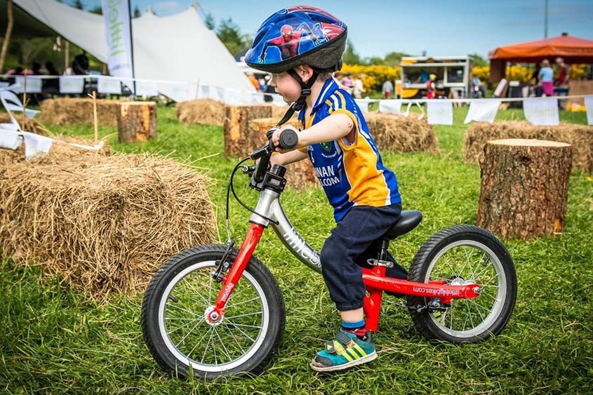 Xe chòi chân giúp trẻ phát triển khả năng vận động Xe chòi chân giúp trẻ phát triển khả năng vận động