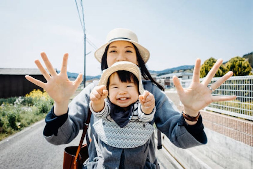 Hy vọng các gợi ý có thể giúp ba mẹ áp dụng để khuyến khích trẻ nhận biết và sử dụng ngôn ngữ của bé. Nguồn: Getty Images.