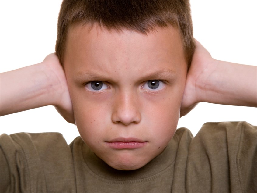 Trẻ đang giận dữ và không nghe lời. Nguồn ảnh: Canva