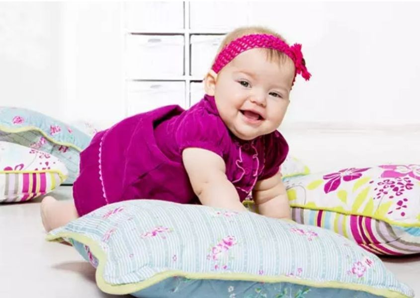 Bài tập leo núi thích hợp cho các bé tập bò. Nguồn: Shutterstock Bài tập leo núi thích hợp cho các bé tập bò. Nguồn: Shutterstock