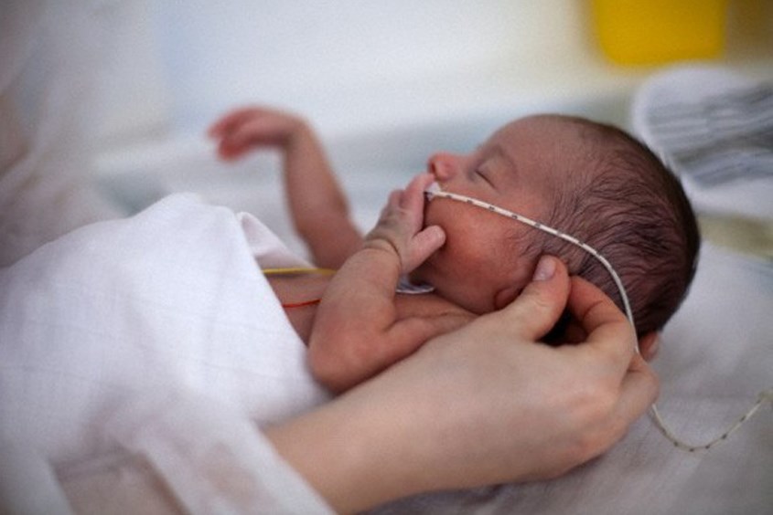 Mẹ bầu bị thủy đậu sinh con có thể bị nhẹ cân