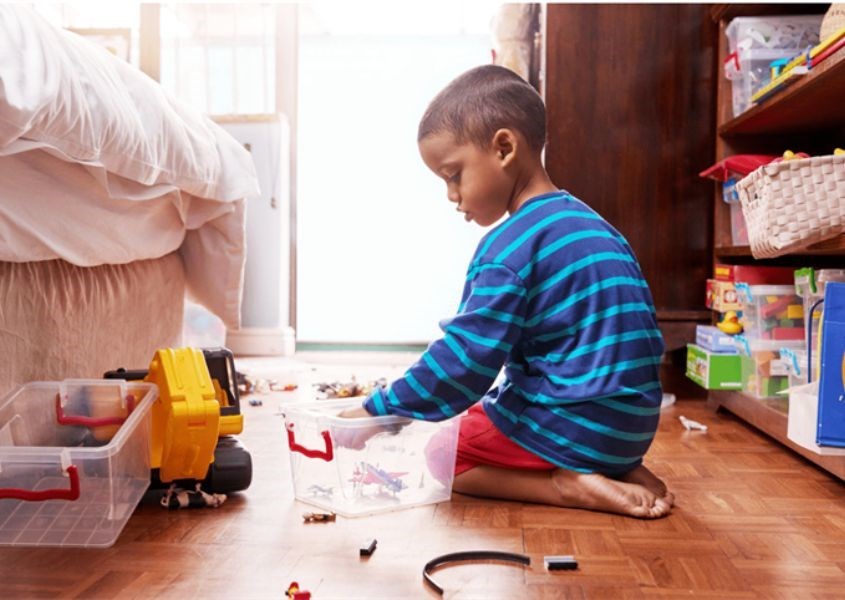 Trẻ tham gia vào các hoạt động như cất đồ chơi, quần áo ở những vị trí nhất định cụ thể. Nguồn từ northstateparent