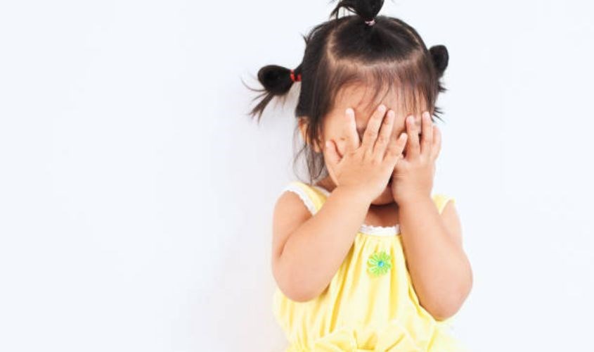 Hãy nói một cách tích cực về việc con sẽ vui như thế nào khi ở trường. Nguồn: iStock. Hãy nói một cách tích cực về việc con sẽ vui như thế nào khi ở trường. Nguồn: iStock.