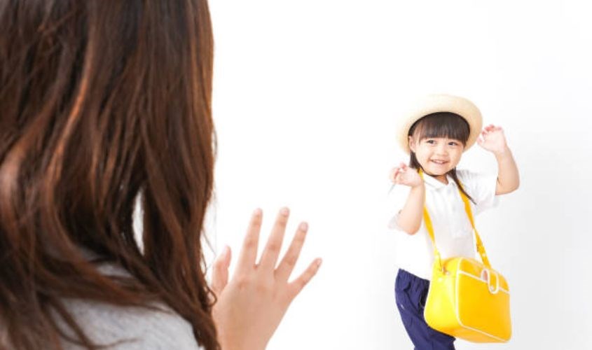 Hãy tạo ra những lời tạm biệt cho riêng bạn và con khi đưa trẻ đến trường. Nguồn: iStock Hãy tạo ra những lời tạm biệt cho riêng bạn và con khi đưa trẻ đến trường. Nguồn: iStock