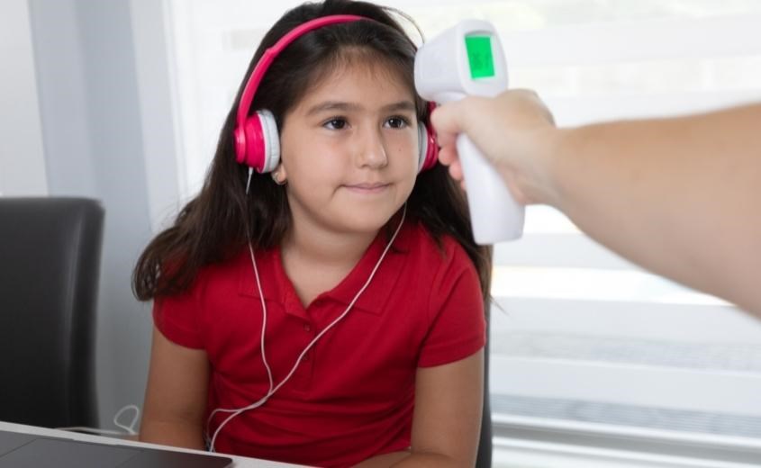 Nhiệt kế hồng ngoại giúp đo nhiệt độ phát ra bởi vật thể muốn đo và hiển thị kết quả qua màn hình LCD