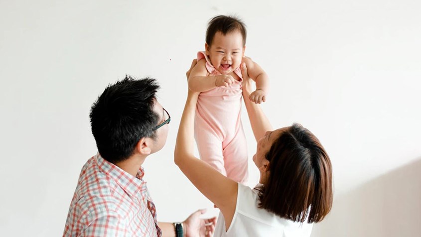 Các trò chơi thú vị cũng khuyến khích trẻ tập nói nhiều hơn.