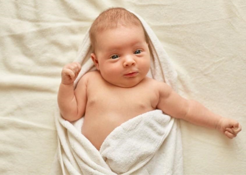 Trường hợp bé đi phân nhầy rất có thể là là do bé bị dị ứng với sữa (Ảnh: Freepik) Trường hợp bé đi phân nhầy rất có thể là là do bé bị dị ứng với sữa (Ảnh: Freepik)