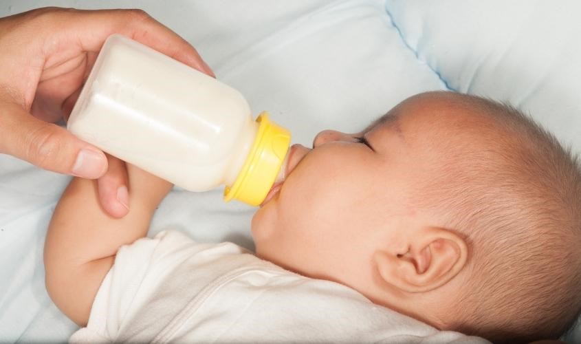 Dựa vào sở thích, cơ địa của bé và điều kiện kinh tế của gia đình để lựa chọn loại sữa phù hợp