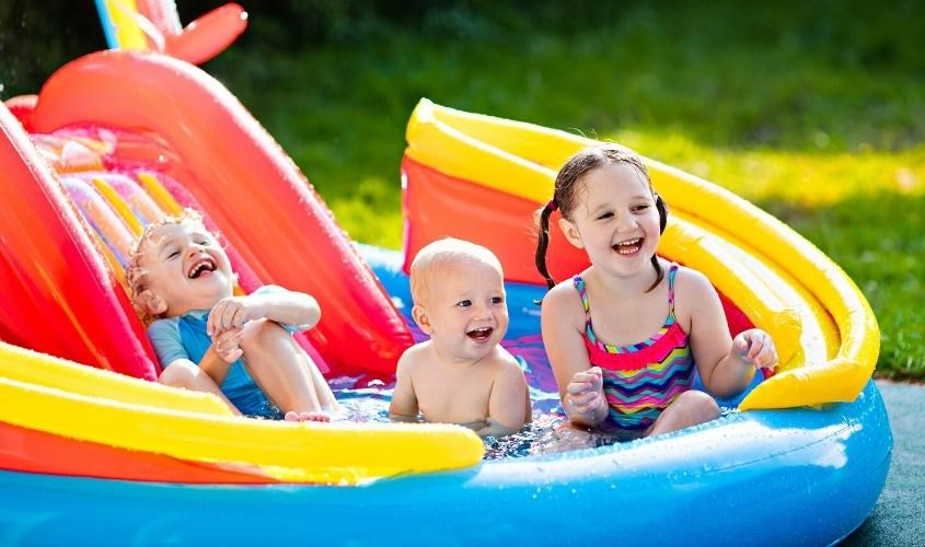 Cho bé vui chơi tại công viên Cho bé vui chơi tại công viên