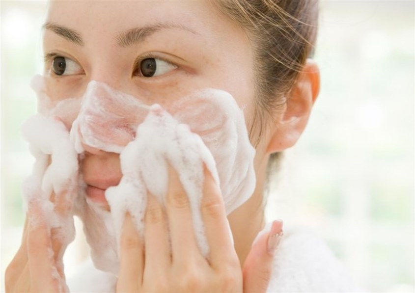 Tẩy trang dạng bọt phù hợp với làn da dầu và hỗn hợp thiên dầu