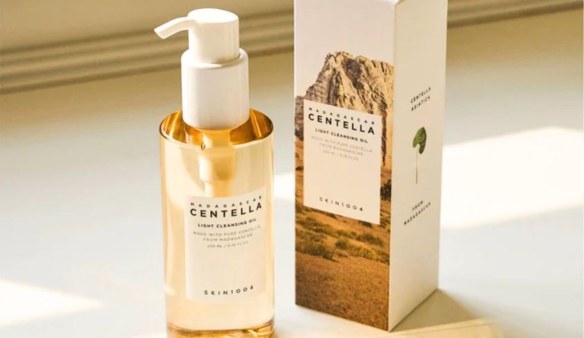Dầu tẩy trang chiết xuất Rau Má Skin1004 Madagascar Centella Light Cleansing Oil 200 ml Dầu tẩy trang chiết xuất Rau Má Skin1004 Madagascar Centella Light Cleansing Oil 200 ml