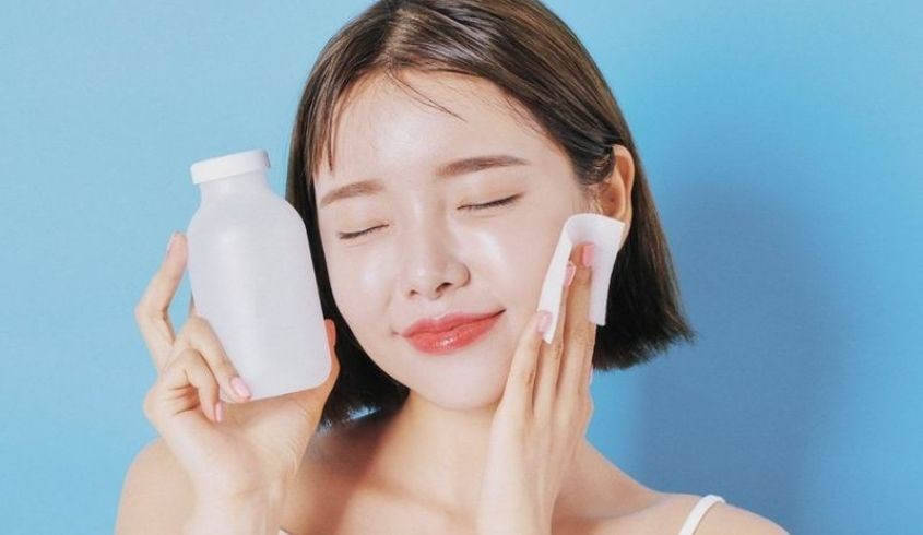 Nên rửa mặt sạch sau khi tẩy trang để da được thông thoáng Nên rửa mặt sạch sau khi tẩy trang để da được thông thoáng