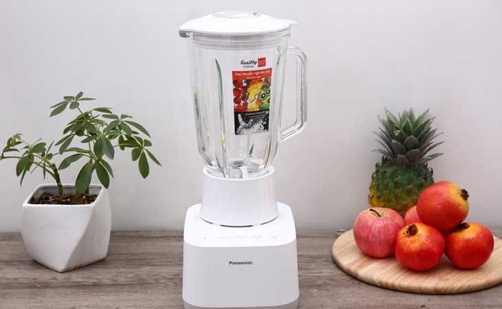 Máy xay sinh tố đa năng Panasonic MX-MG53C1CRA có kiểu dáng tinh tế, màu trắng sang trọng, giúp làm đẹp không gian bếp
