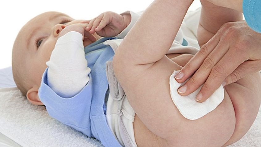 Nên chọn kem chống hăm có độ sệt vừa phải để thẩm thấu nhanh trên da bé